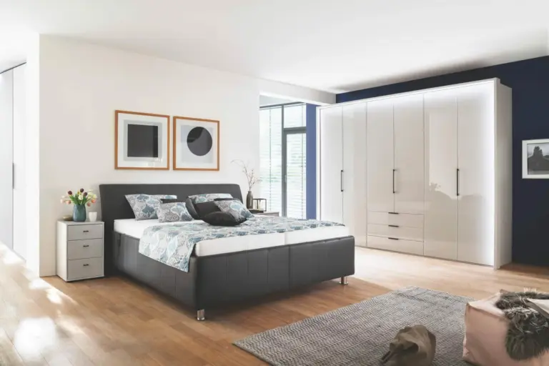 Möbel Krug Baunatal - Schlafzimmer - elegante Kontraste